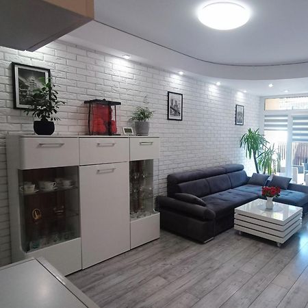 Apartament Rodzinny Z Ogrodkiem W Centrum Gizycka กีจิซโก ภายนอก รูปภาพ